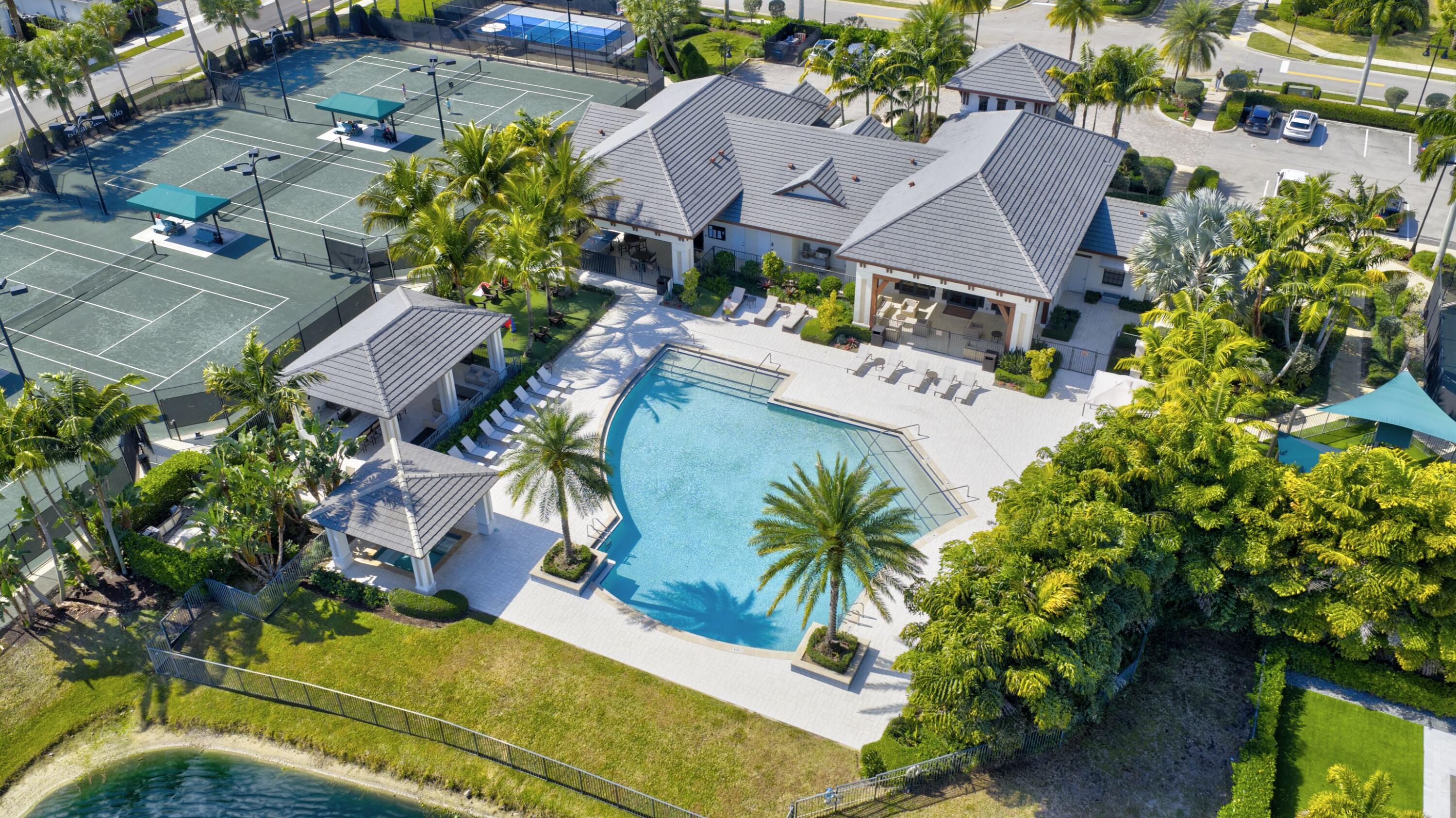 ROYAL PALM POLO - Residential