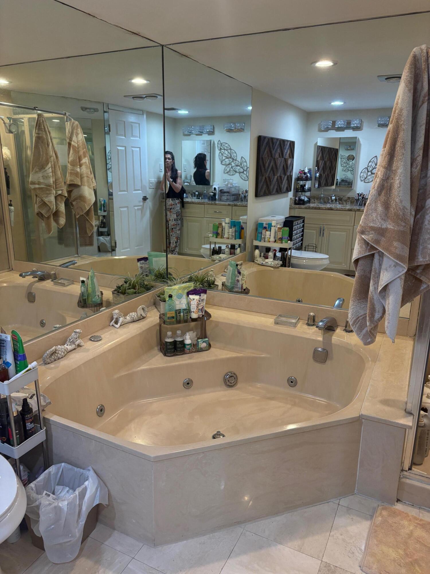 FOUNTAINS OF PALM BEACH CONDO 1 - Residential