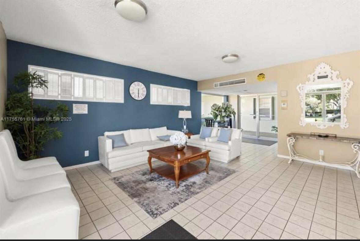 FOUNTAINS OF PALM BEACH CONDO 1 - Residential