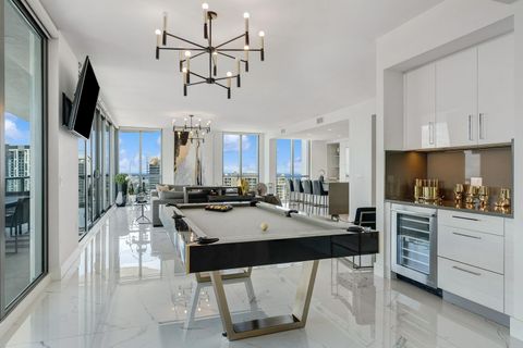 Condominium in Fort Lauderdale FL 100 Las Olas Blvd.jpg