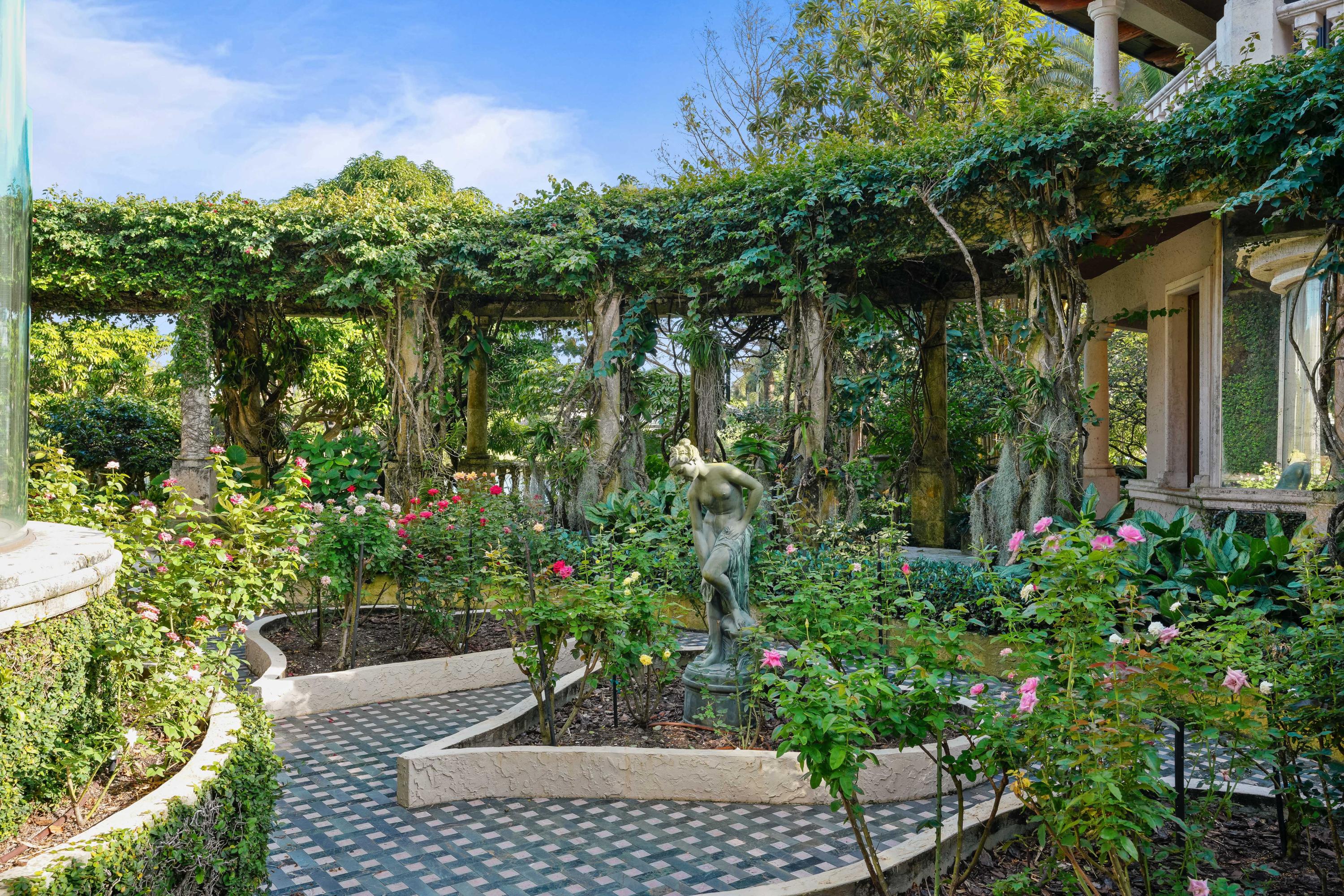 FRENCHMANS CREEK PAR E-2 - Residential