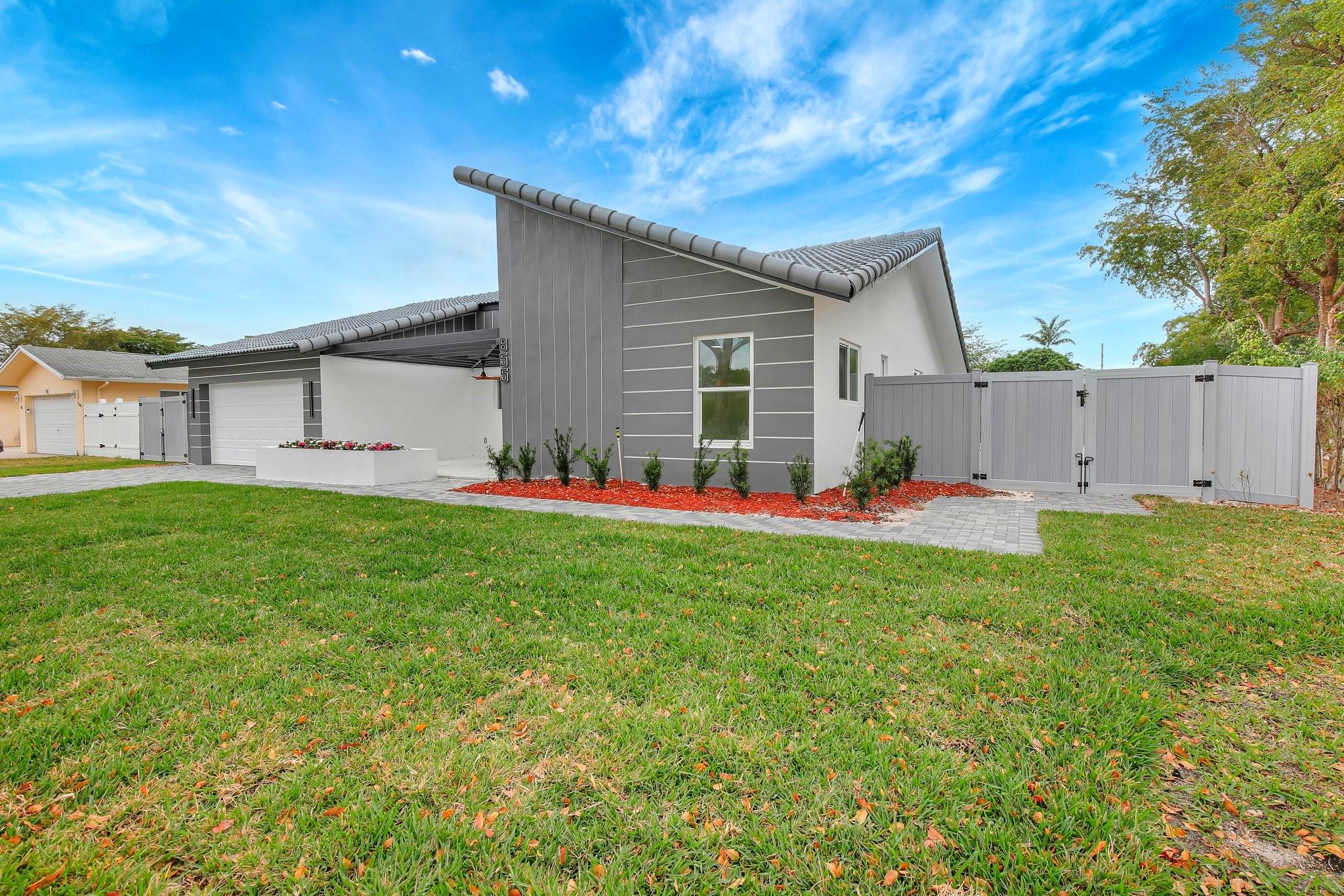 855 NW 76th Ter