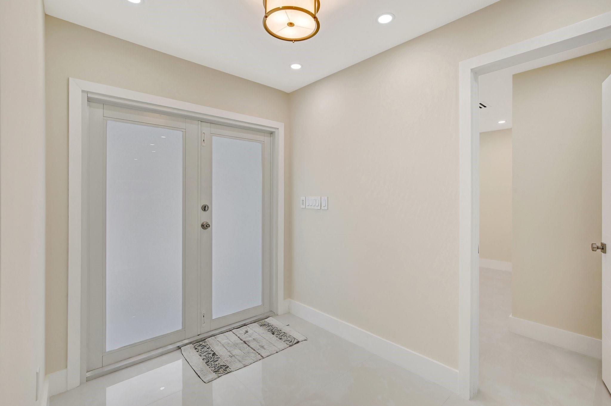 855 NW 76th Ter