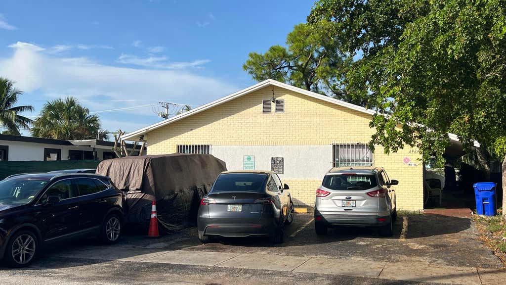 Photo of 2421 NW 8TH Place #1-2, Fort Lauderdale, FL 33311 (MLS # B26068683)