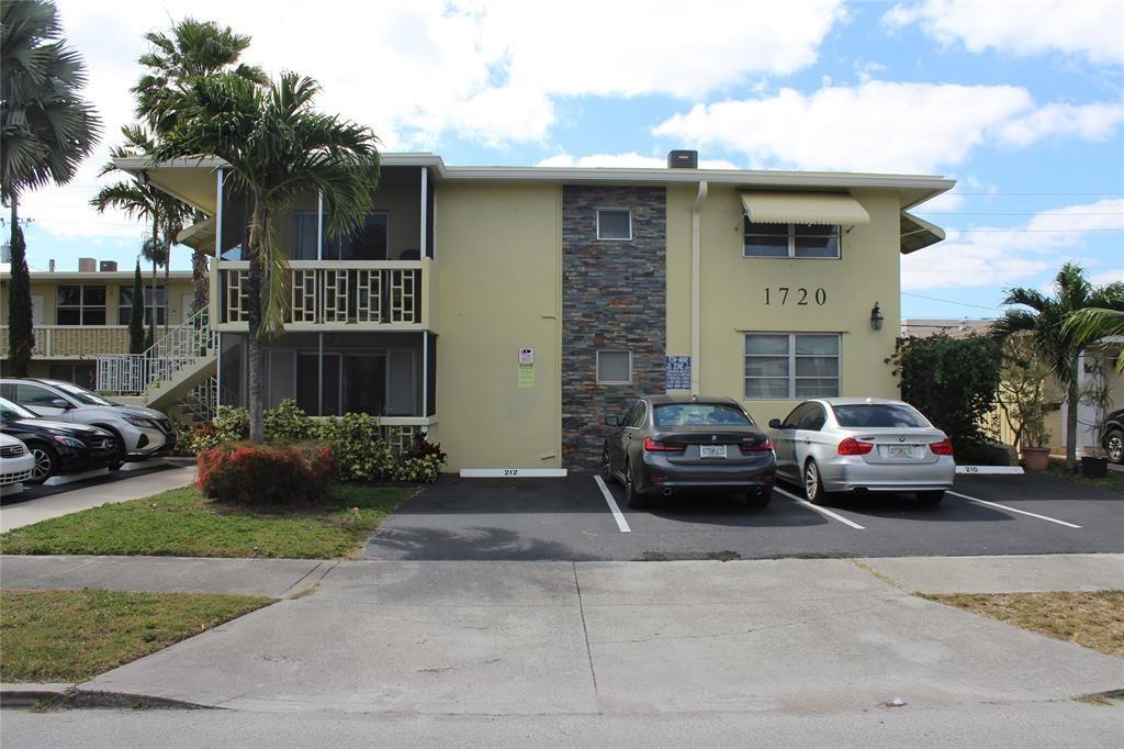 Great 1 bedroom, 1 bath Apartment in Hollywood. New Bathroom, Large Balcony, Plenty of Closets. One Parking Spot and no guest parking.