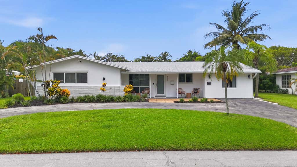 Photo of 807 SE 9 Terrace, Deerfield Beach, FL 33441 (MLS # B26058780)