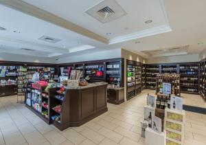 ADMIRALS COVE - Residential