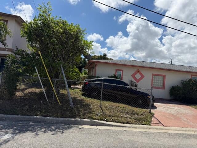 1585 W 36TH Street