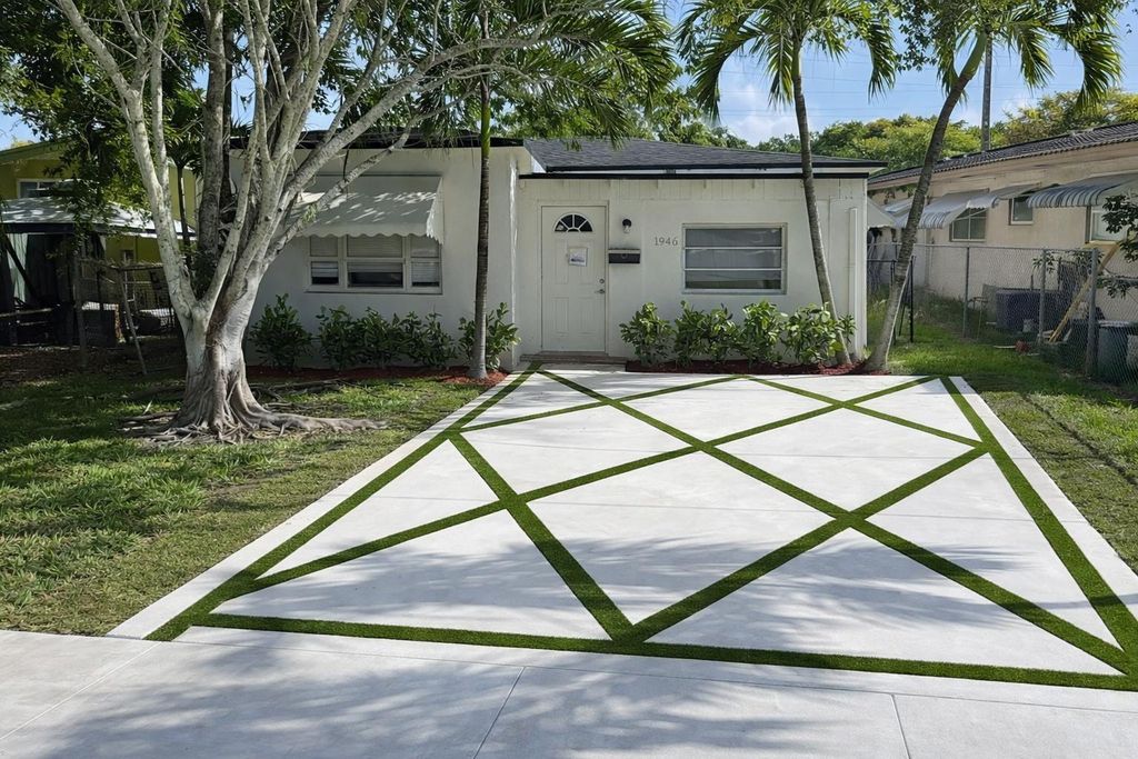 Photo of 1946 Rodman Street, Hollywood, FL 33020 (MLS # B26012158)