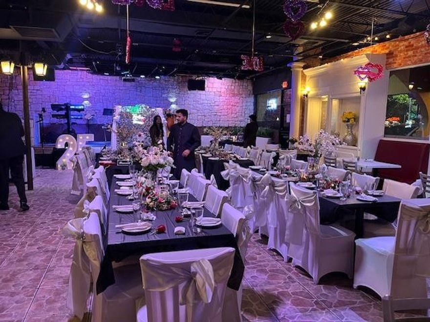 Fully built-out and currently operating restaurant/bar available for key money in Sunrise. This turnkey space features seating for up to 200 guests, a full kitchen, bar, and an approved stage for live music or DJ entertainment. The décor is flexible to suit a variety of concepts, with indoor and outdoor areas ideal for both dining and events. Includes a 4COP liquor license (new owner must apply). Excellent opportunity for a restaurateur or operator looking for a ready-to-go venue. Inquire for lease terms and additional details.