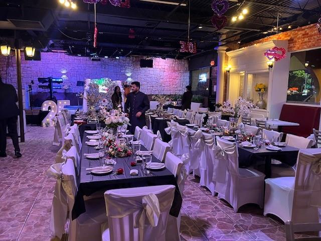 Fully built-out and currently operating restaurant/bar available for key money in Sunrise. This turnkey space features seating for up to 200 guests, a full kitchen, bar, and an approved stage for live music or DJ entertainment. The décor is flexible to suit a variety of concepts, with indoor and outdoor areas ideal for both dining and events. Includes a 4COP liquor license (new owner must apply). Excellent opportunity for a restaurateur or operator looking for a ready-to-go venue. Inquire for lease terms and additional details.
