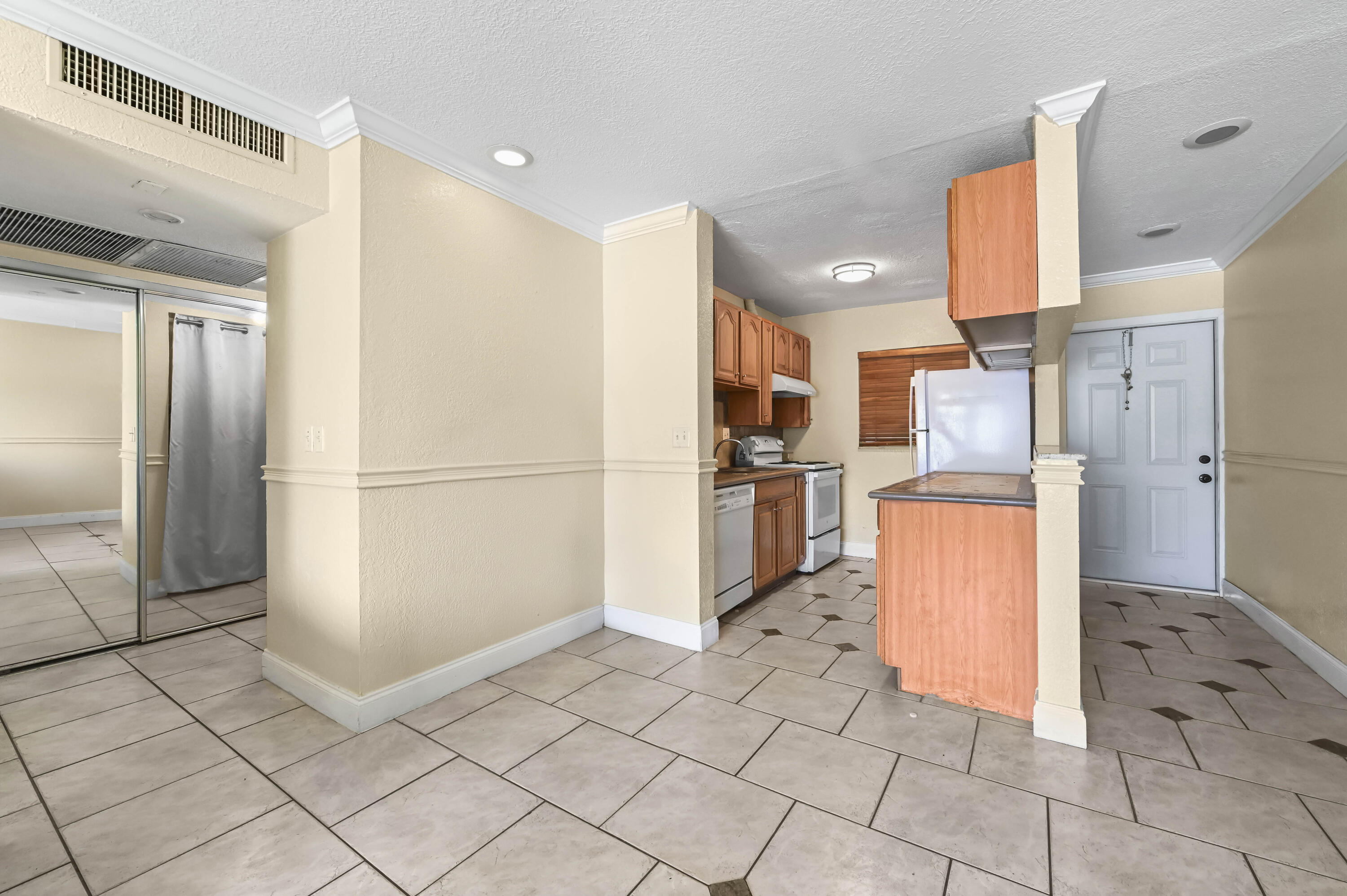 VICTORIA SQUARE CONDO - Residential