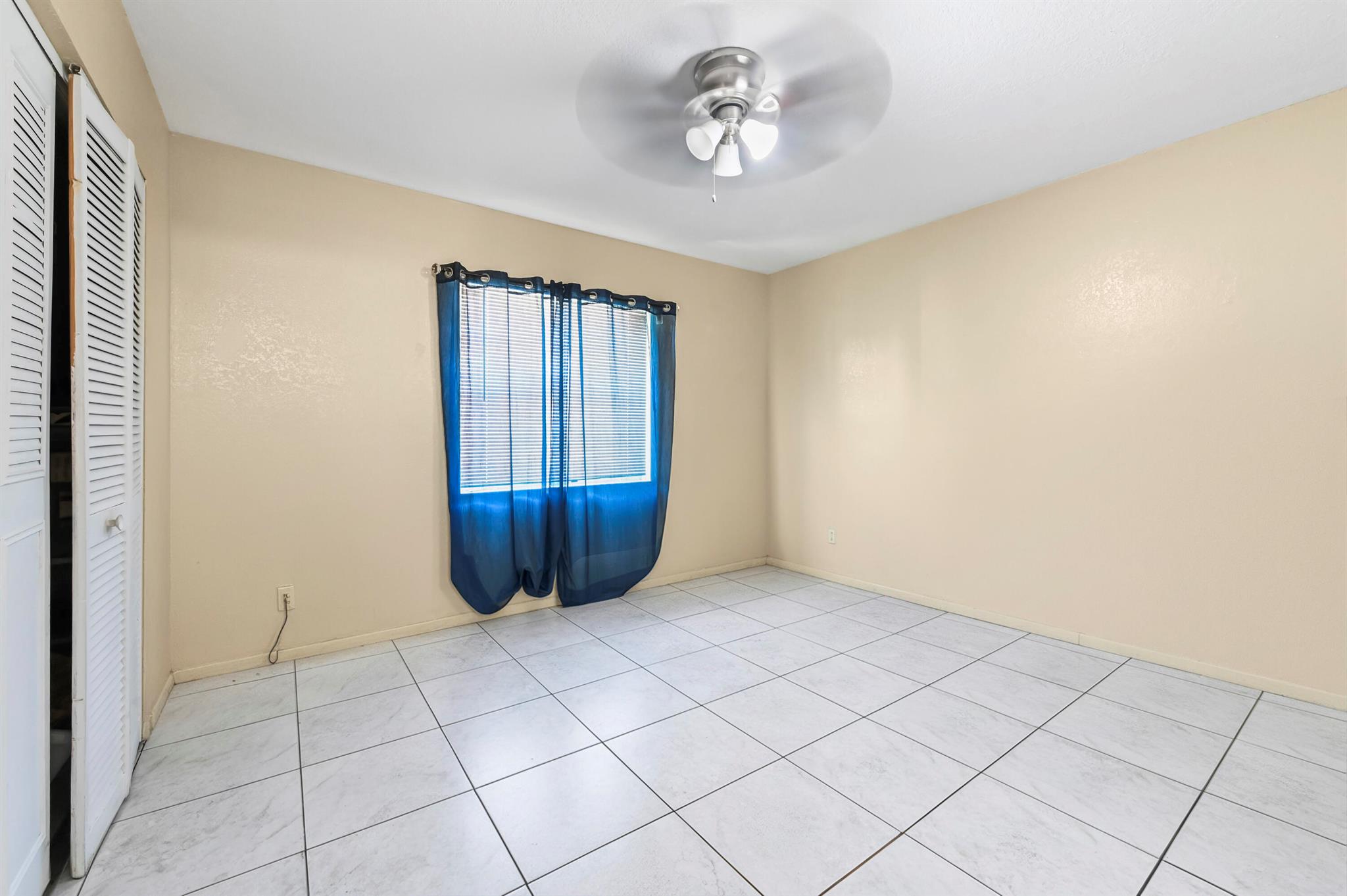 VICTORIA SQUARE CONDO - Residential