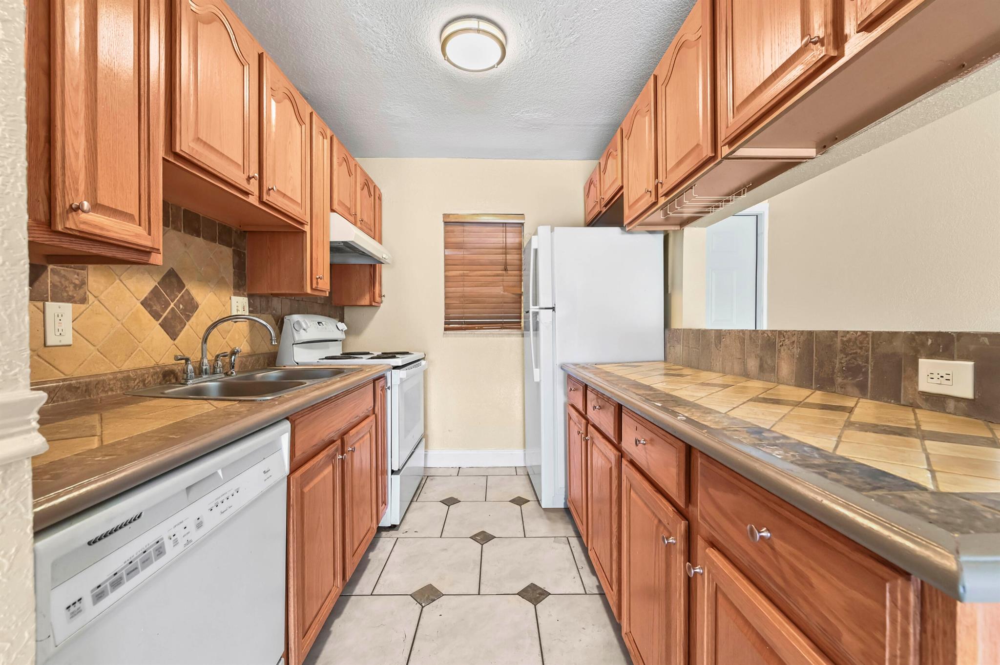 VICTORIA SQUARE CONDO - Residential