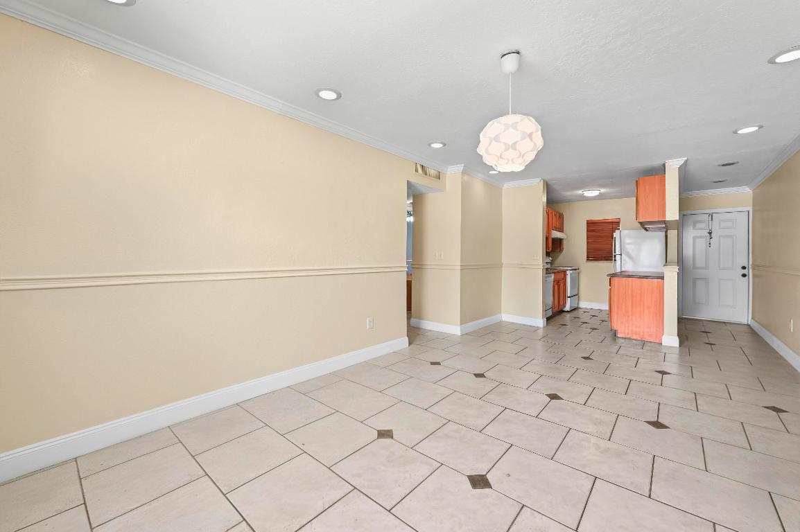 VICTORIA SQUARE CONDO - Residential