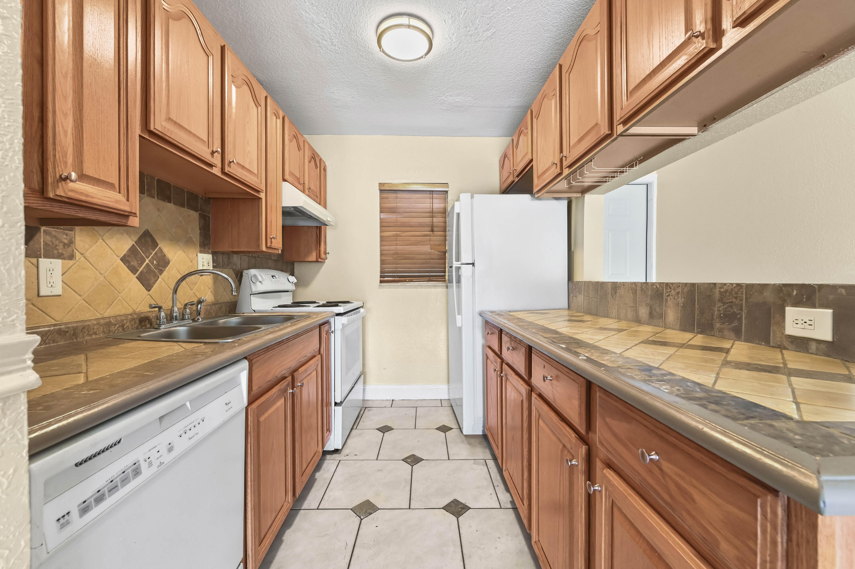 VICTORIA SQUARE CONDO - Residential