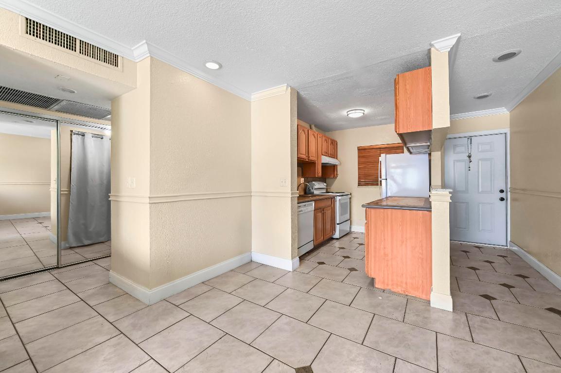 VICTORIA SQUARE CONDO - Residential