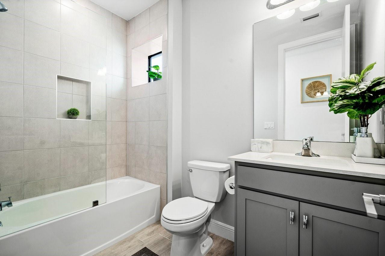 Parkland Bay 183-49 B - Residential