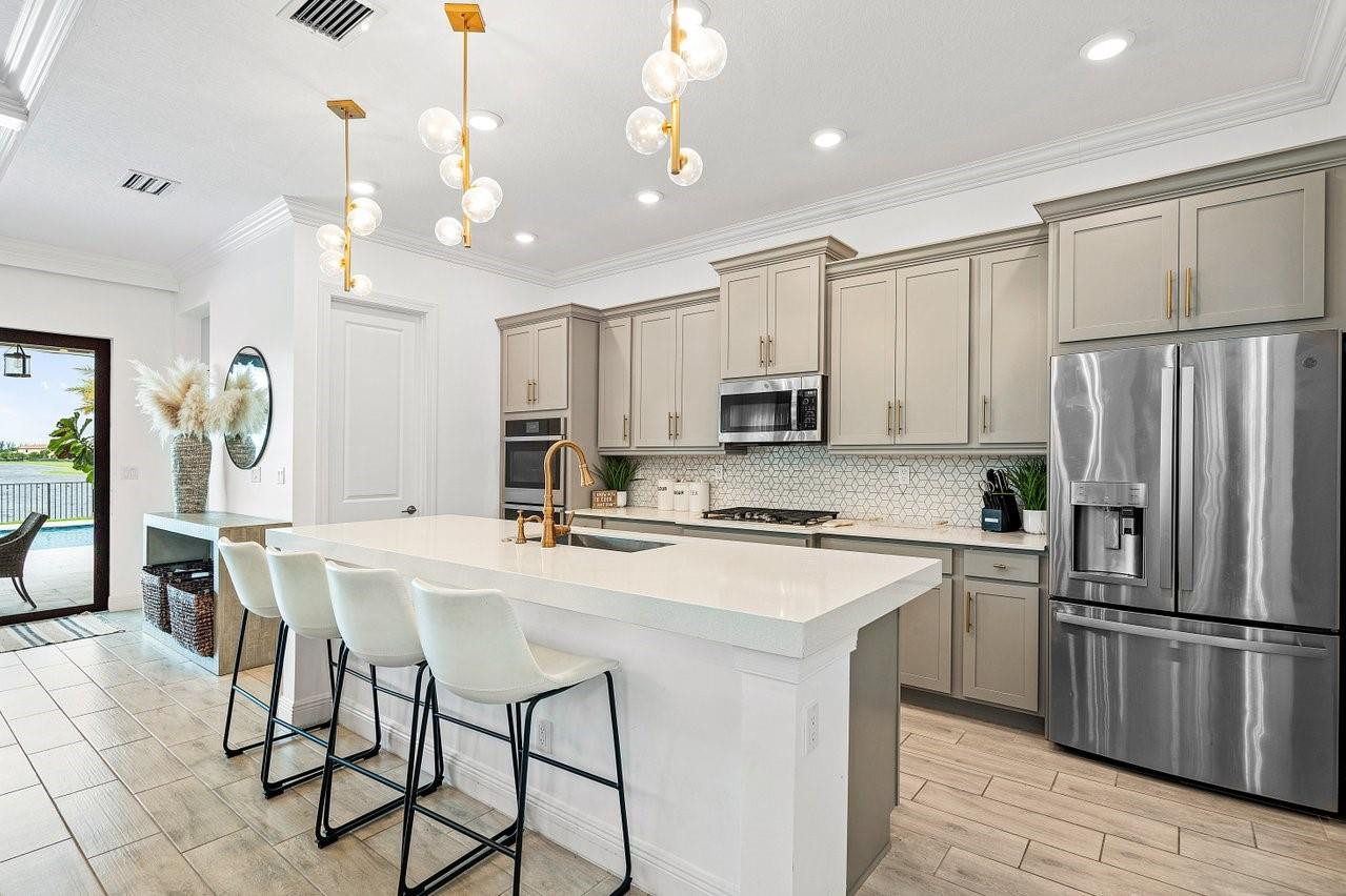 Parkland Bay 183-49 B - Residential