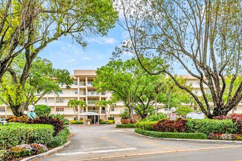 3970 Oaks Clubhouse Drive 401 Pompano Beach FL 33069