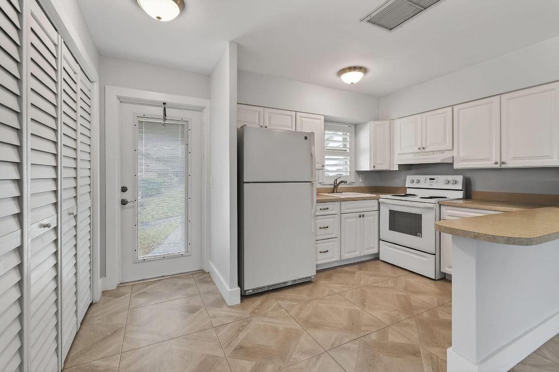 MERIDIAN CONDO 3 - Residential