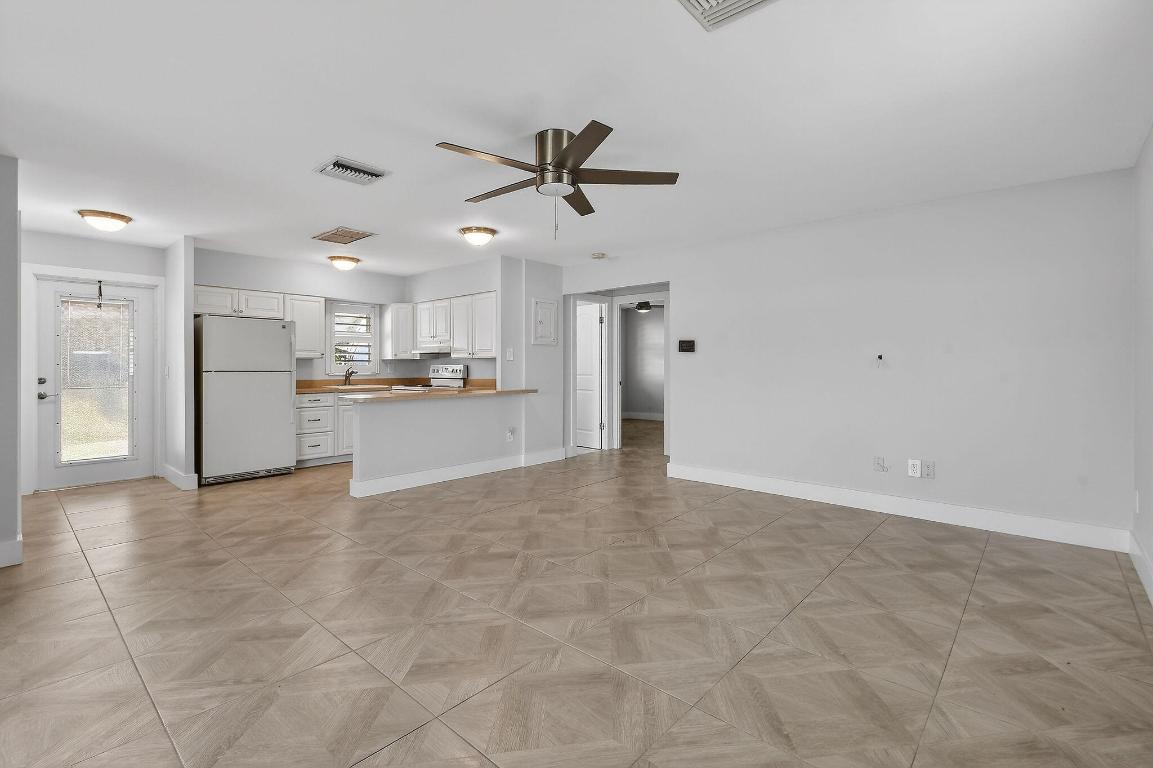 MERIDIAN CONDO 3 - Residential