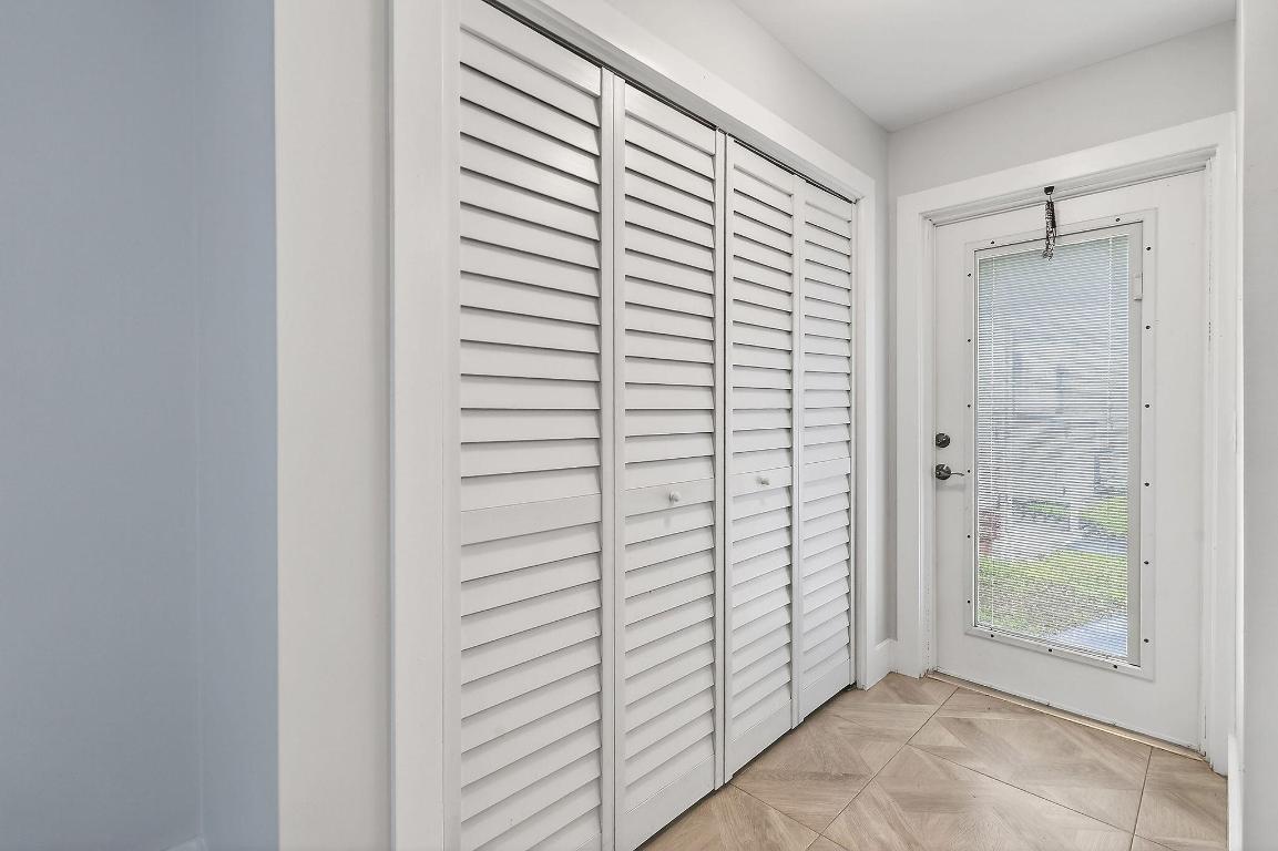 3060 Meridian Way N 8, Palm Beach Gardens, FL, 33410/$235,000 4 3060 Meridian Way N 8