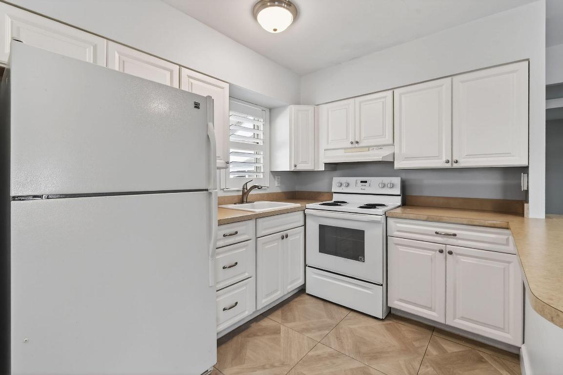 MERIDIAN CONDO 3 - Residential