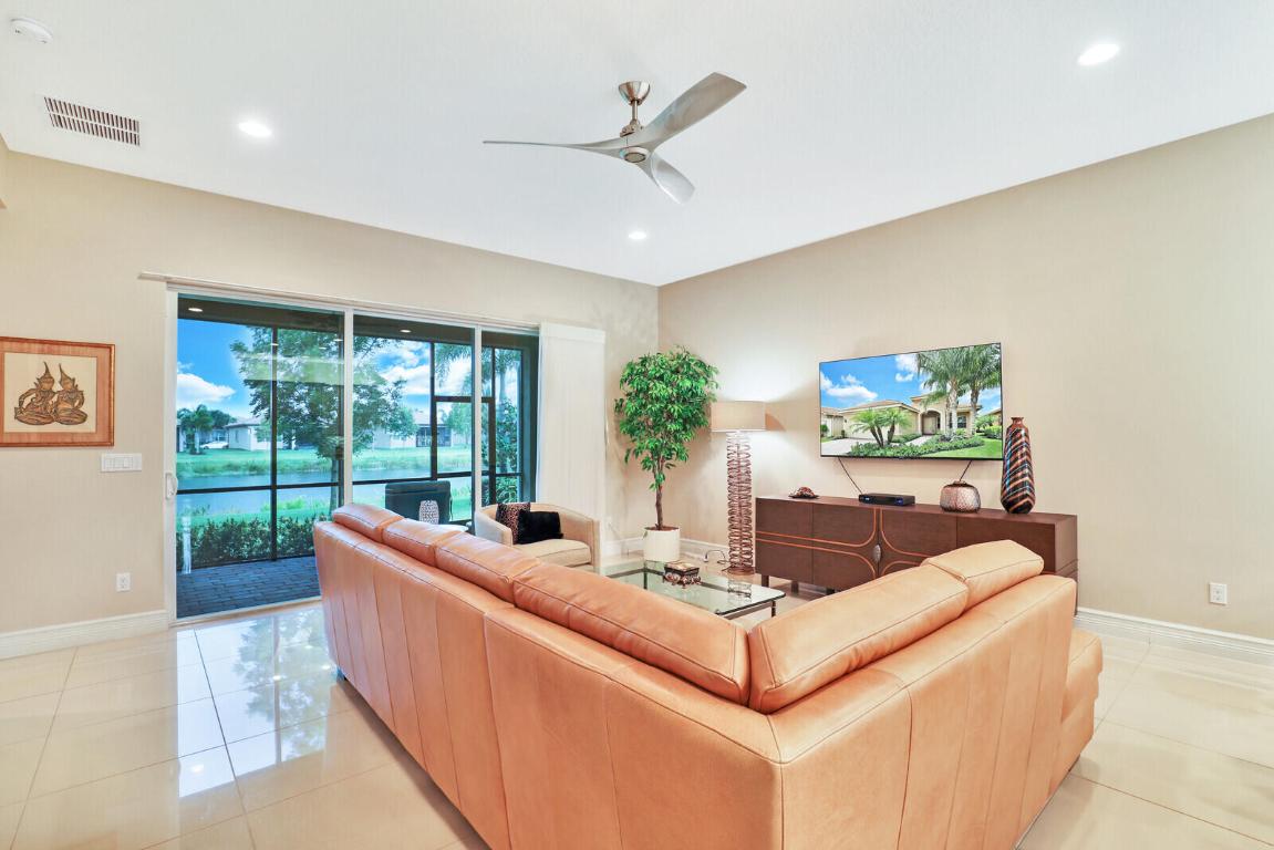 VALENCIA COVE AGR PUD PL 7 - Residential