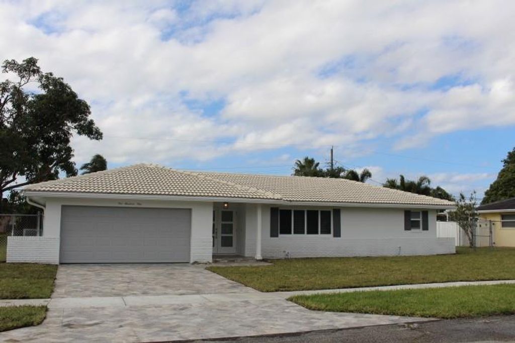 Photo of 109 St Cloud Lane, Boca Raton, FL 33431 (MLS # F10474917)