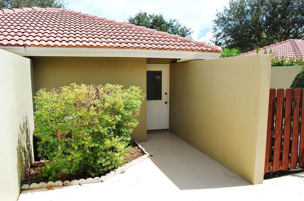 Photo of 120 Old Meadow Way, Palm Beach Gardens, FL 33418 (MLS # R11146364)