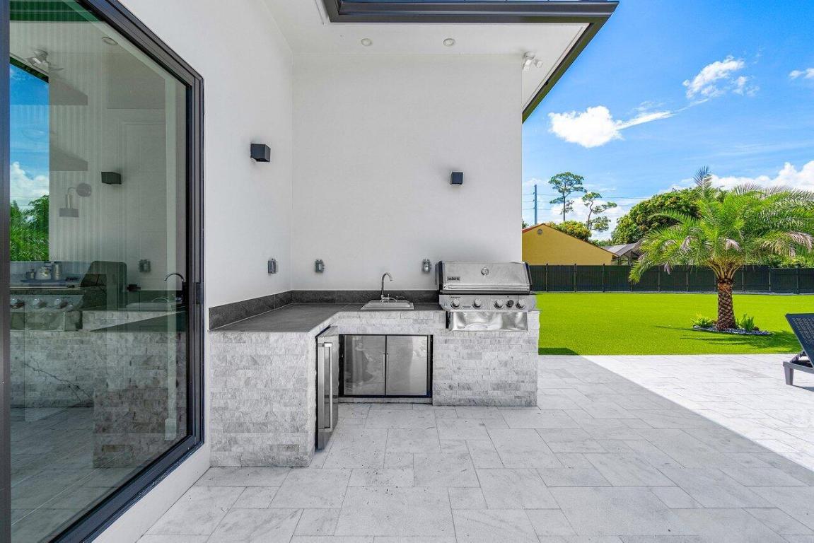 MILESTONE WEST - Residential