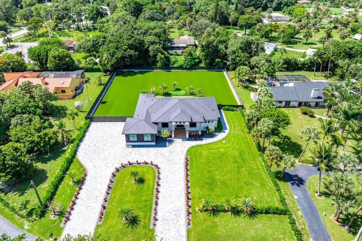 MILESTONE WEST - Residential