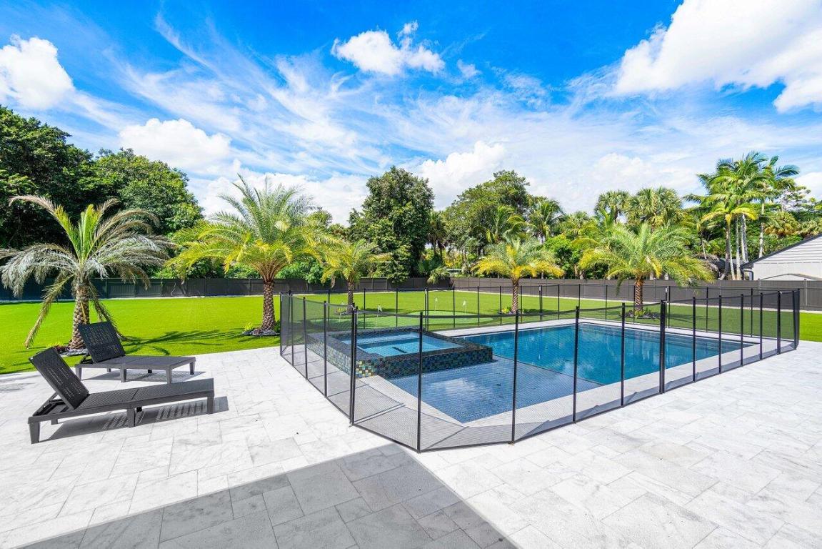 MILESTONE WEST - Residential