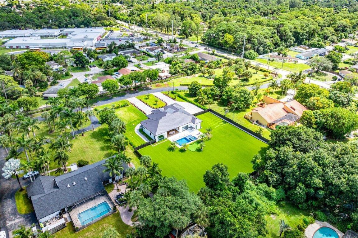 MILESTONE WEST - Residential