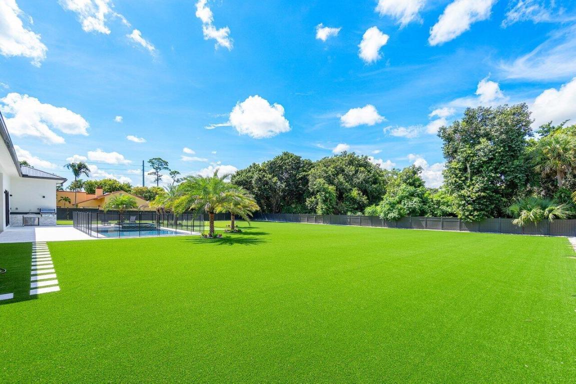 MILESTONE WEST - Residential