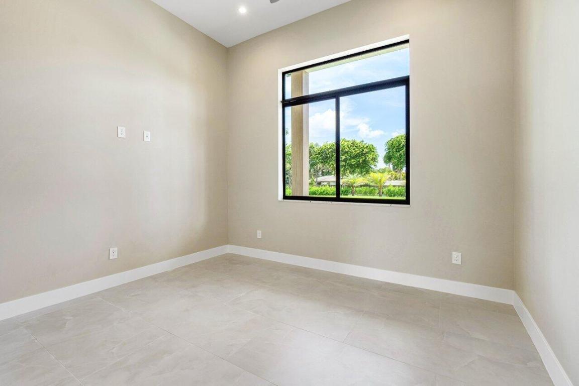 MILESTONE WEST - Residential