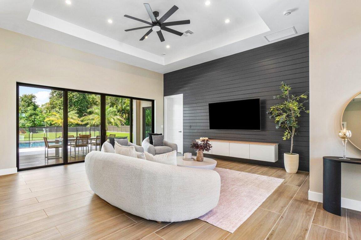 MILESTONE WEST - Residential