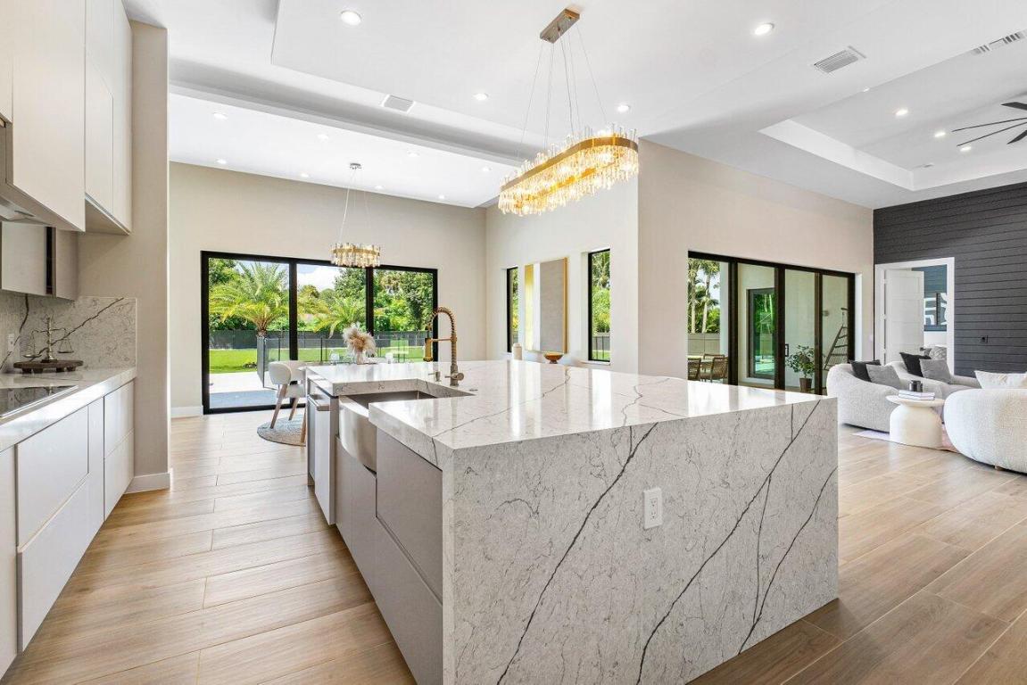 MILESTONE WEST - Residential