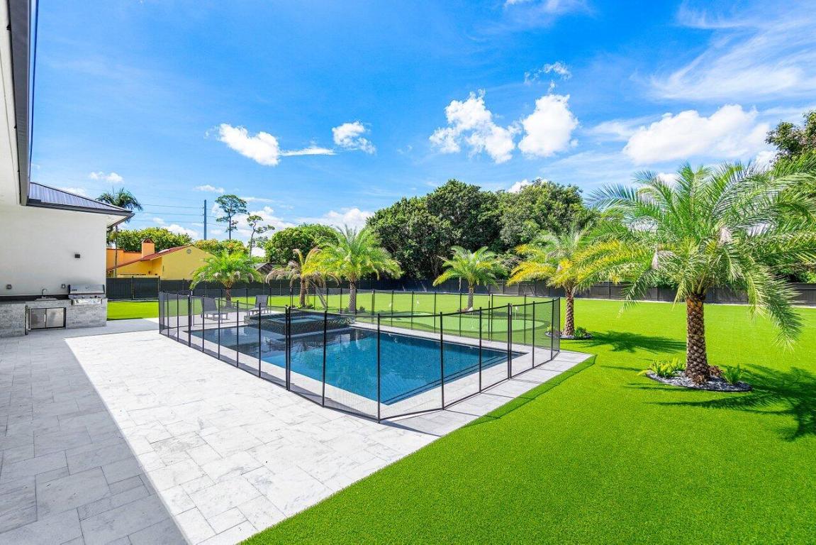 MILESTONE WEST - Residential