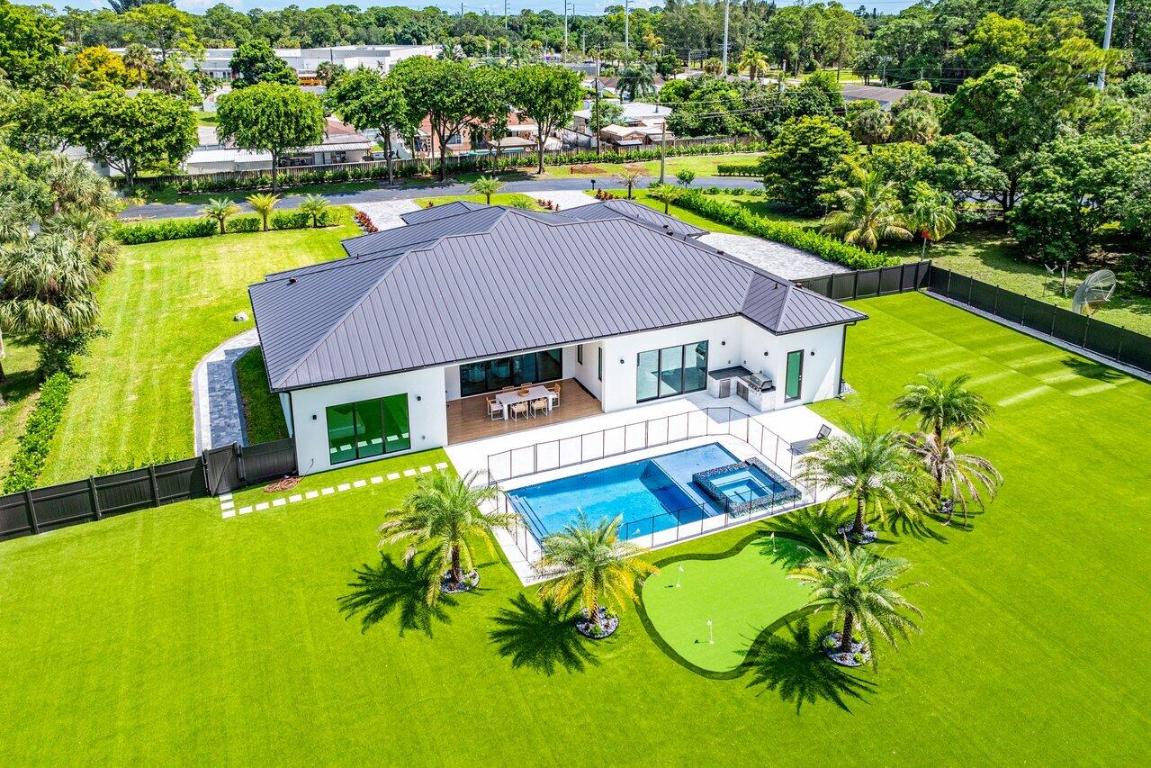 MILESTONE WEST - Residential