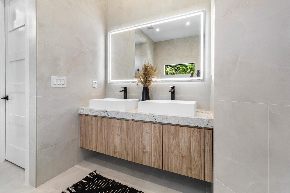 MILESTONE WEST - Residential