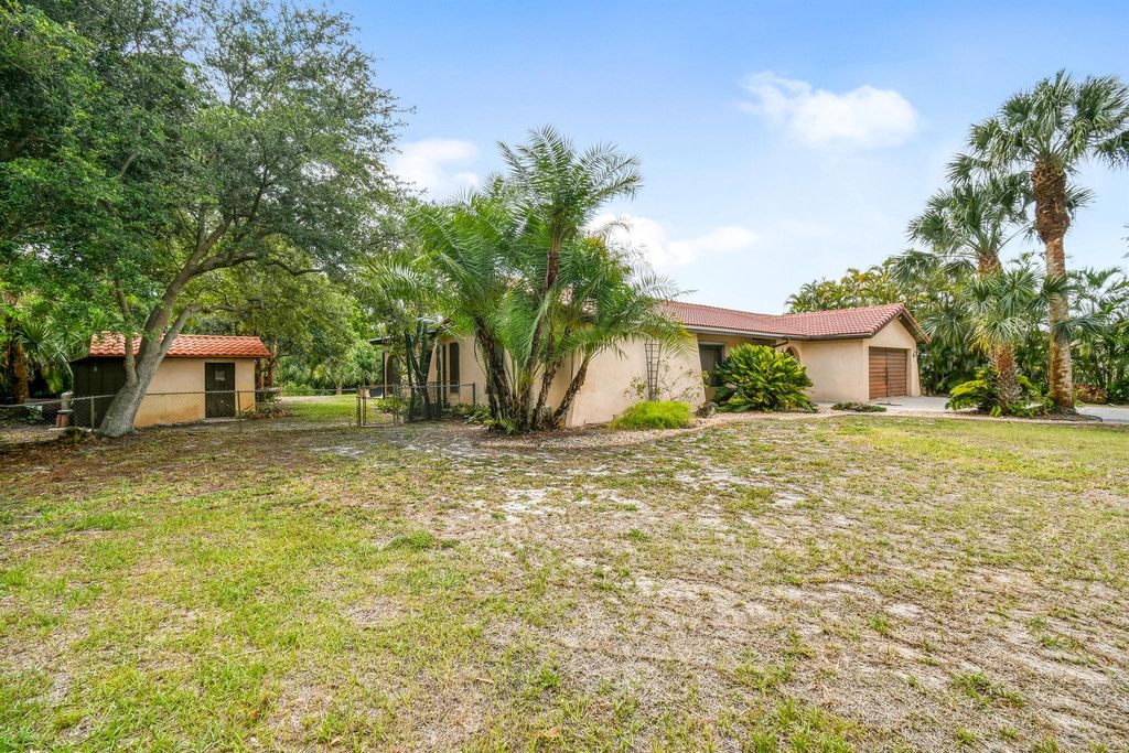Photo of 8186 S Bates Road, Palm Beach Gardens, FL 33418 (MLS # R11090931)