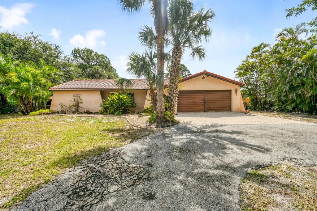 Photo of 8186 S Bates Road, Palm Beach Gardens, FL 33418 (MLS # R11090931)