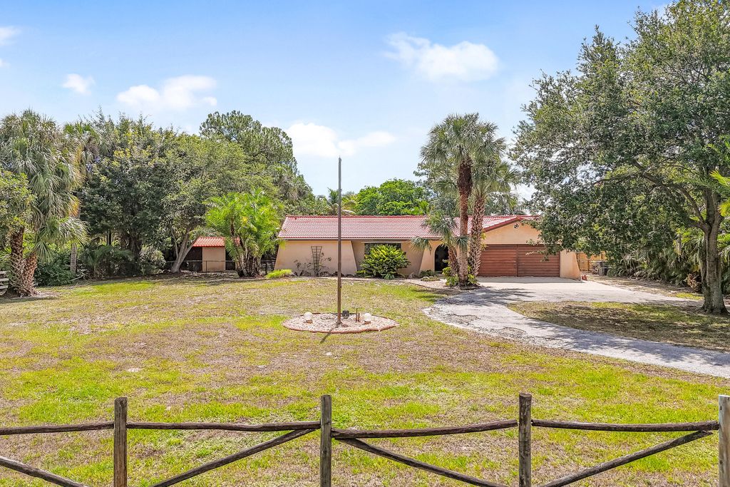 Photo of 8186 S Bates Road, Palm Beach Gardens, FL 33418 (MLS # R11090931)