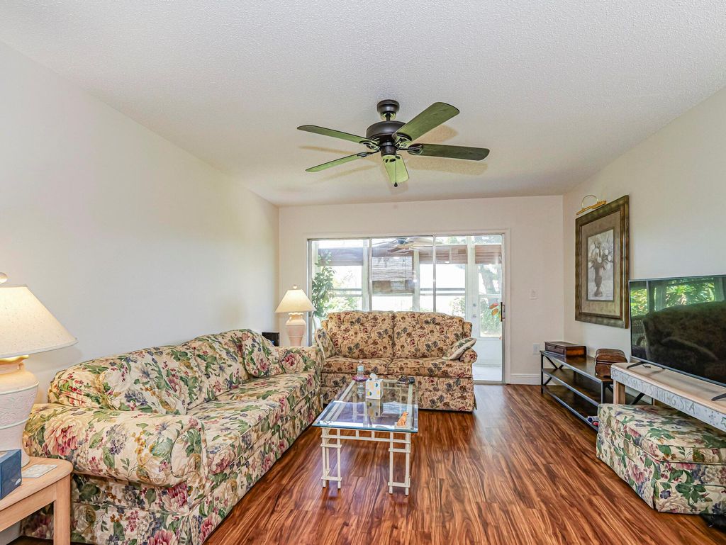 Photo of 2800 Indian River Boulevard #4r, Vero Beach, FL 32960 (MLS # R11133142)