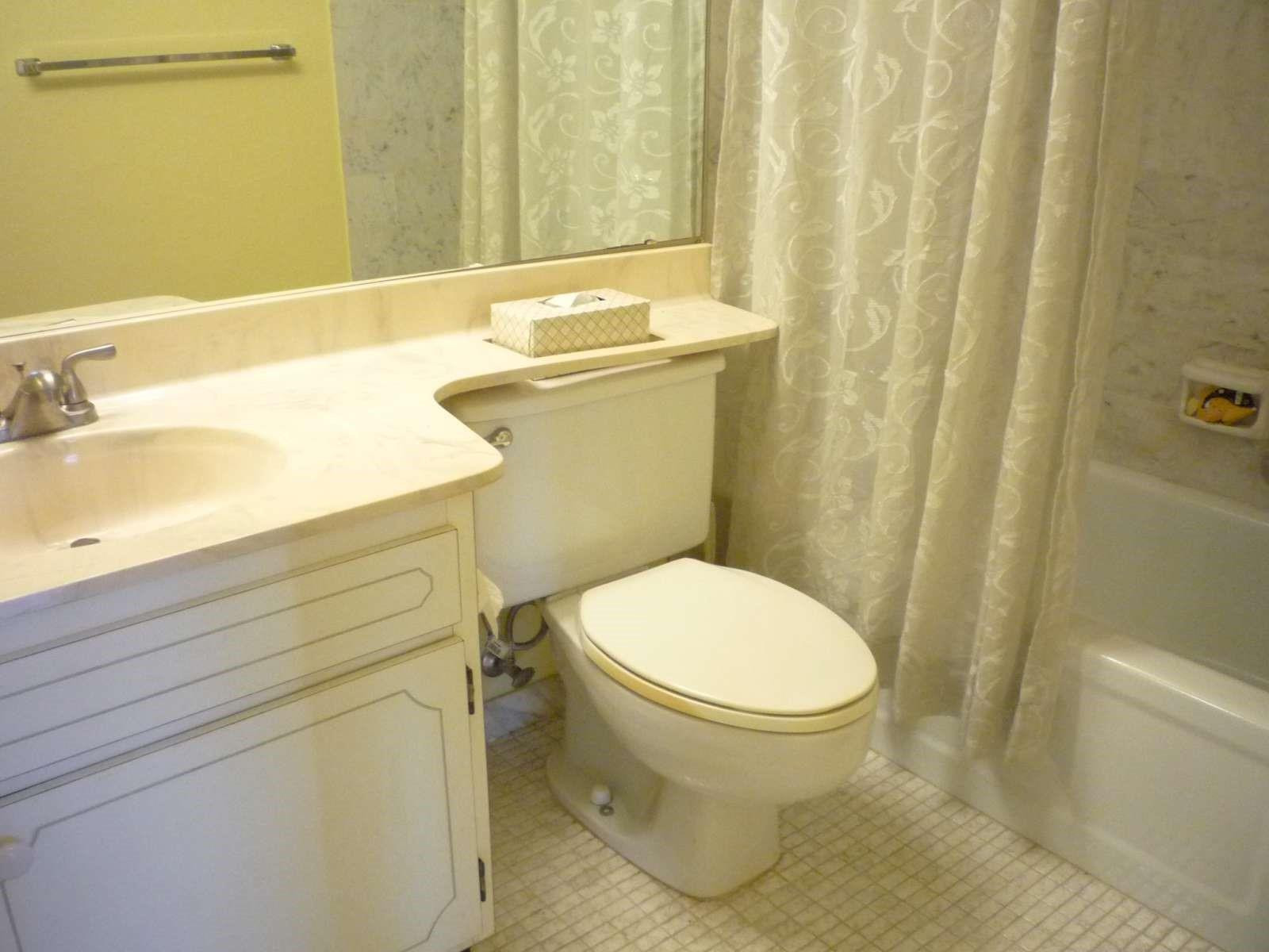 HOLLYBROOK GOLF & TENNIS - Residential