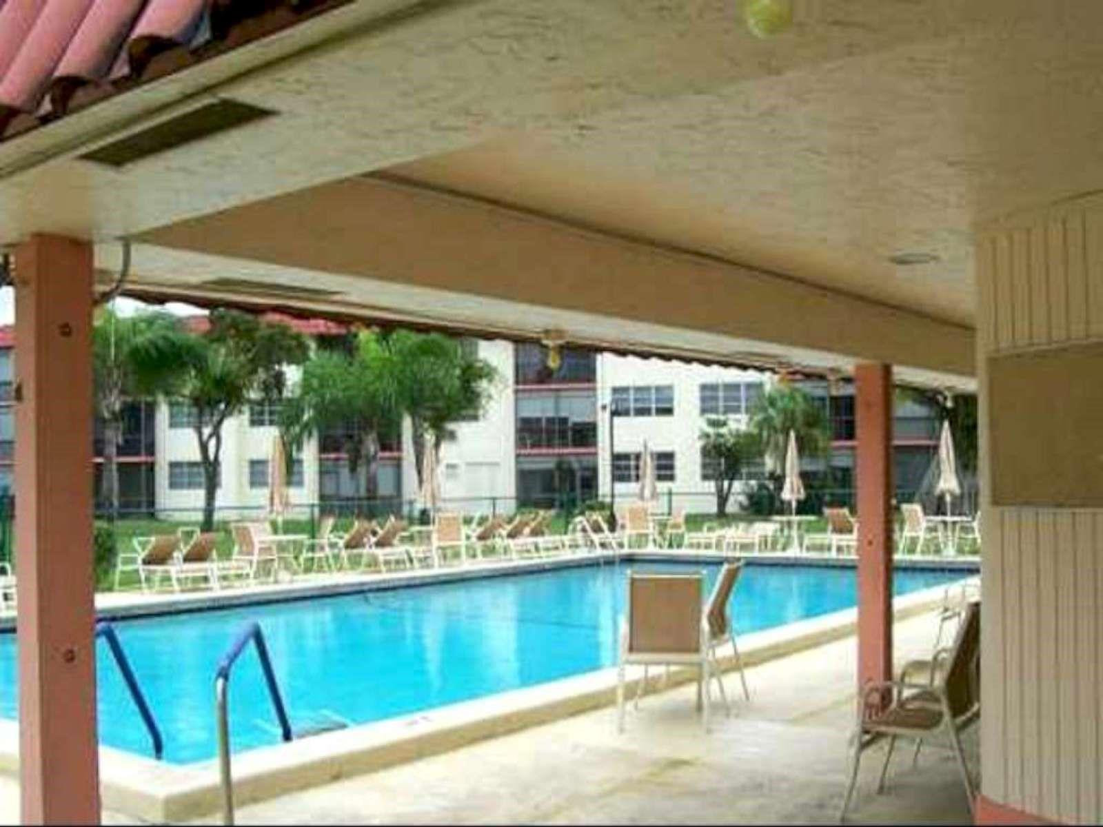 HOLLYBROOK GOLF & TENNIS - Residential