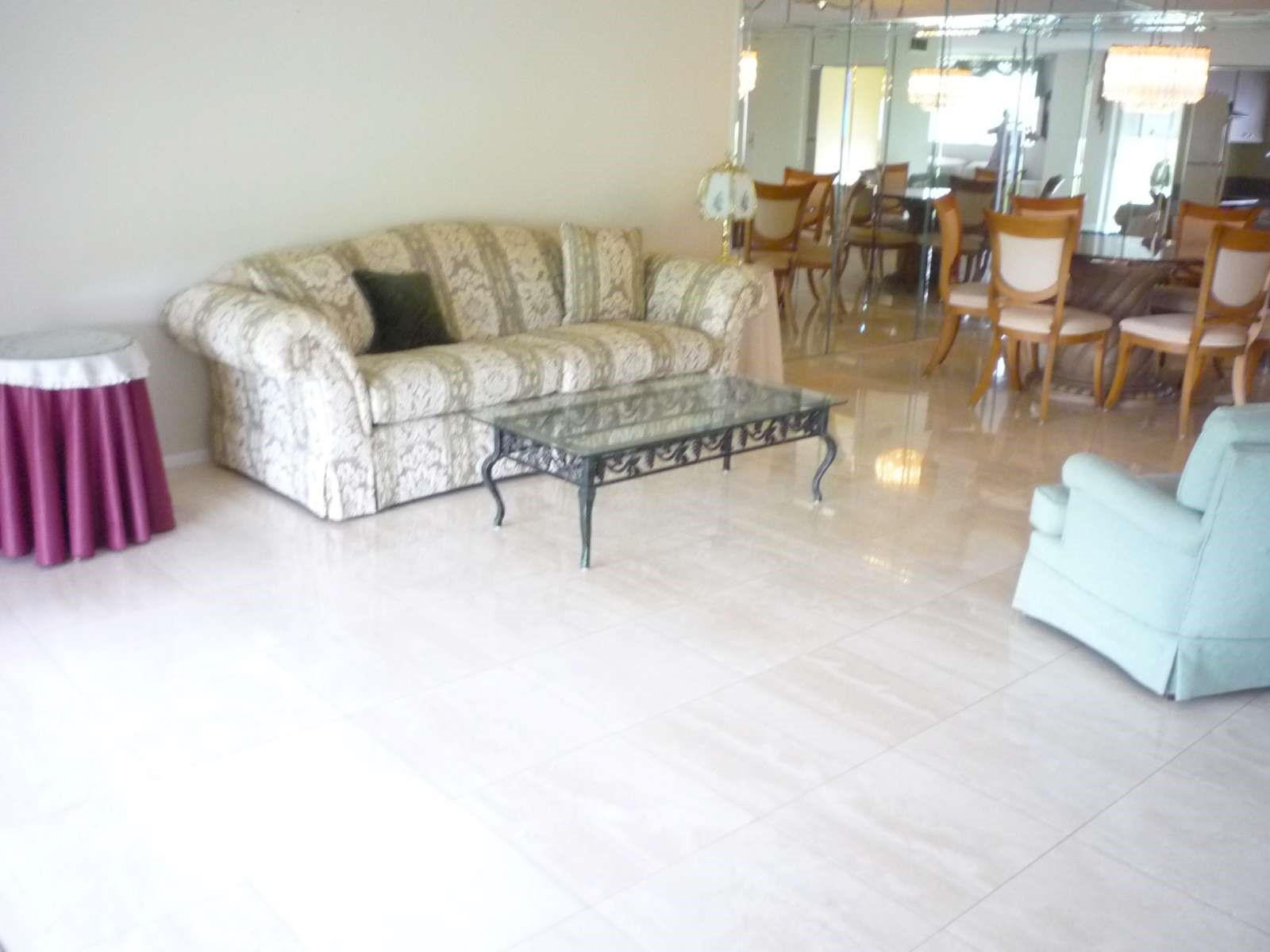 HOLLYBROOK GOLF & TENNIS - Residential