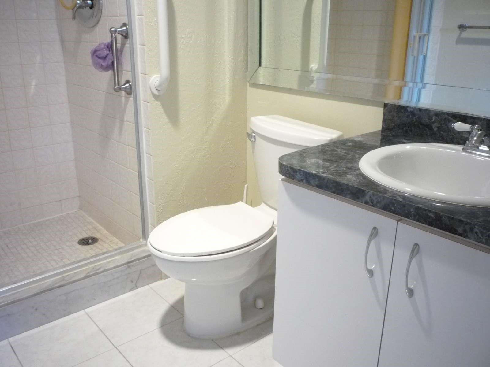 HOLLYBROOK GOLF & TENNIS - Residential